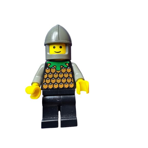 LEGO Castle Dragon Knights Minifigure Gray Kettle Helmet Classic Smiley - Picture 1 of 7